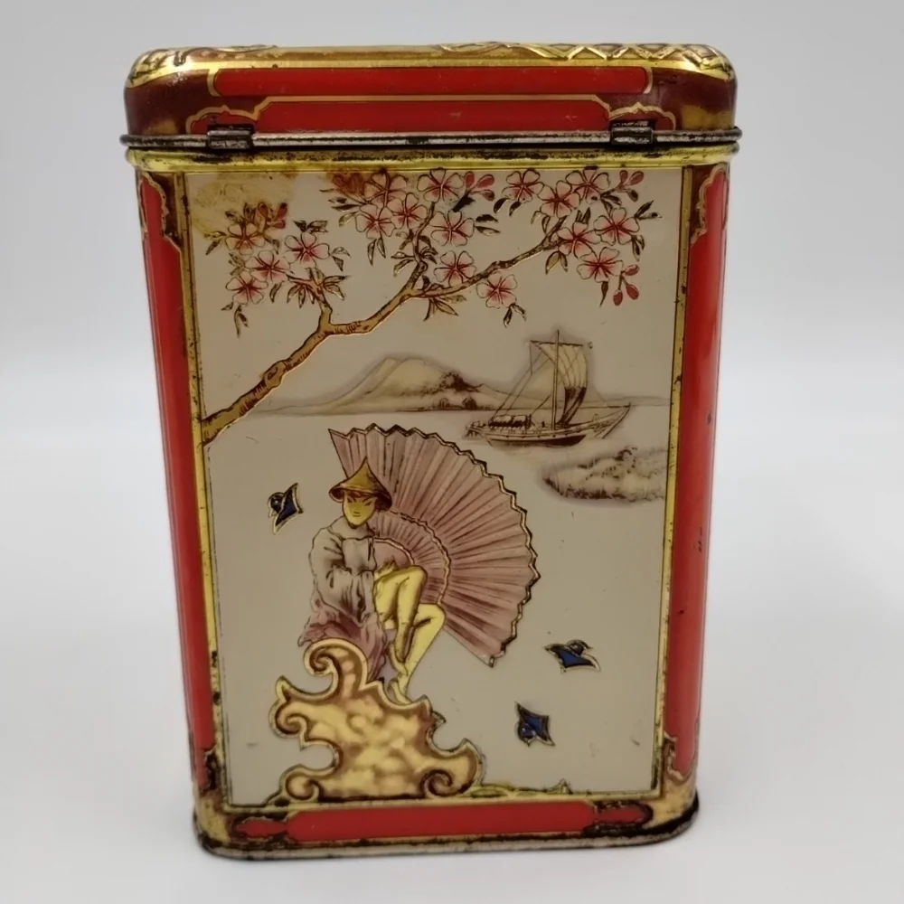 Chinese Oriental  Design Tin Hinged Box  / Made in Holland Lithograph Vintage
